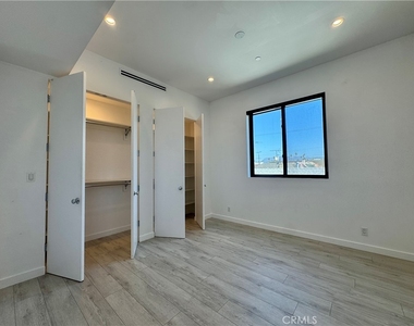 143 N Ardmore Avenue - Photo Thumbnail 20