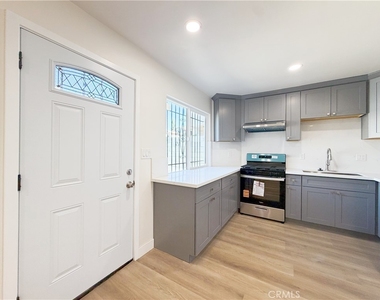 320 E Marshall Street - Photo Thumbnail 3