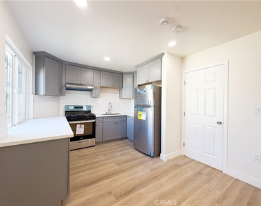 320 E Marshall Street - Photo Thumbnail 2