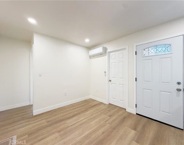 320 E Marshall Street - Photo Thumbnail 8