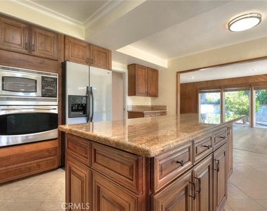 16612 Park Lane Circle - Photo Thumbnail 24