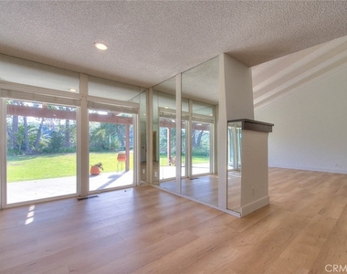 16612 Park Lane Circle - Photo Thumbnail 11