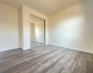 5862 Ginger Drive - Photo Thumbnail 6