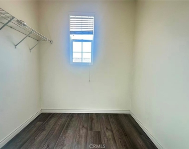 5862 Ginger Drive - Photo Thumbnail 4
