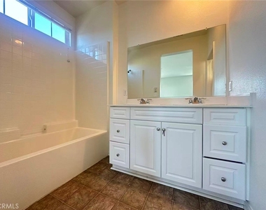 5862 Ginger Drive - Photo Thumbnail 5