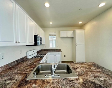 5862 Ginger Drive - Photo Thumbnail 2