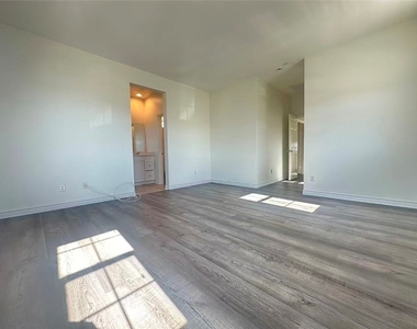 5862 Ginger Drive - Photo Thumbnail 3