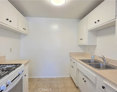 1086 Springfield Street - Photo Thumbnail 4