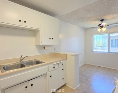 1086 Springfield Street - Photo Thumbnail 6