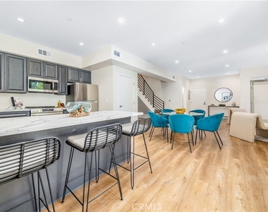 17158 Chatsworth Street - Photo Thumbnail 5
