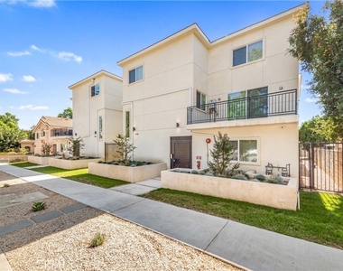 17158 Chatsworth Street - Photo Thumbnail 16