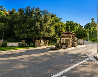 3339 Paseo Del Sol - Photo Thumbnail 4