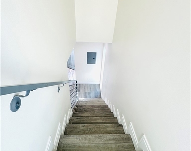 9318 Encino Ave - Photo Thumbnail 15