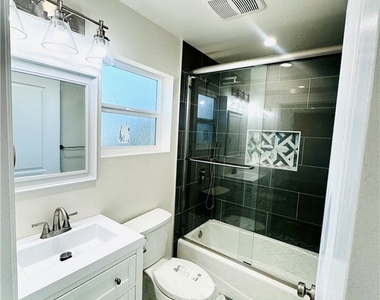 9318 Encino Ave - Photo Thumbnail 25