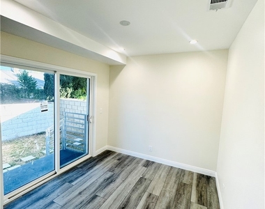 9318 Encino Ave - Photo Thumbnail 8