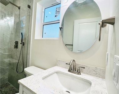 9318 Encino Ave - Photo Thumbnail 11