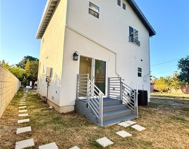 9318 Encino Ave - Photo Thumbnail 29