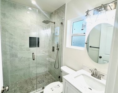 9318 Encino Ave - Photo Thumbnail 10
