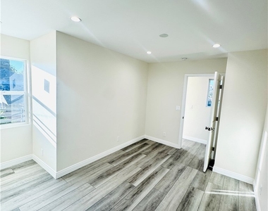9318 Encino Ave - Photo Thumbnail 19