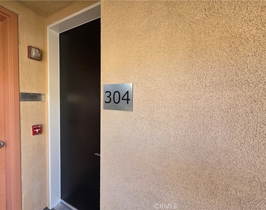 14618 Sylvan Street - Photo Thumbnail 9