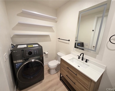 14618 Sylvan Street - Photo Thumbnail 7