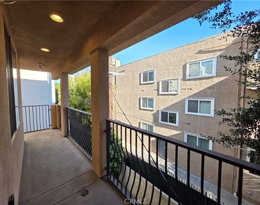 14618 Sylvan Street - Photo Thumbnail 8