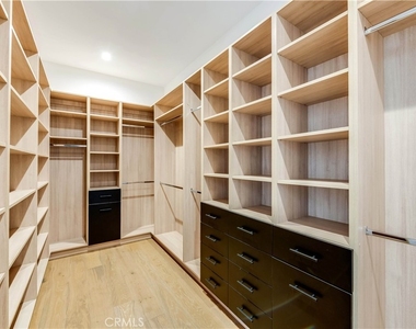 5323 Allott Avenue - Photo Thumbnail 49