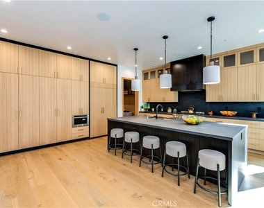 5323 Allott Avenue - Photo Thumbnail 9