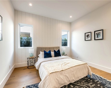 5323 Allott Avenue - Photo Thumbnail 34