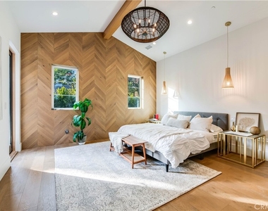 5323 Allott Avenue - Photo Thumbnail 46
