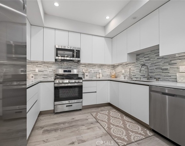 5820 La Mirada Avenue - Photo Thumbnail 20