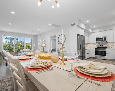 5820 La Mirada Avenue - Photo Thumbnail 12