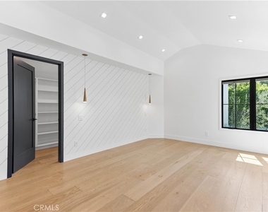 4627 Ethel Ave - Photo Thumbnail 6