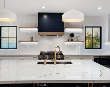 4627 Ethel Ave - Photo Thumbnail 3