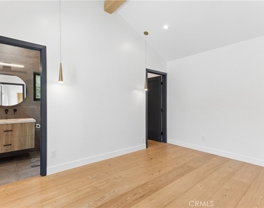 4627 Ethel Ave - Photo Thumbnail 9