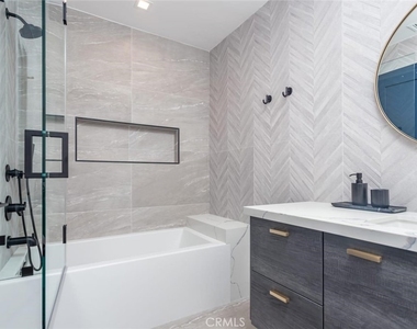 4627 Ethel Ave - Photo Thumbnail 14