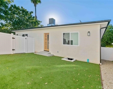 6842 Cedros Avenue - Photo Thumbnail 22