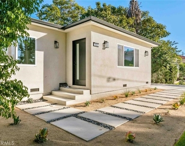 6842 Cedros Avenue - Photo Thumbnail 1