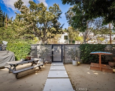 2304 W Avenue 31 - Photo Thumbnail 1
