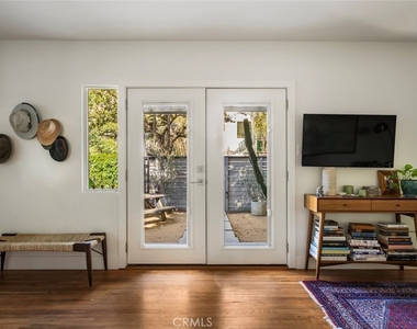 2304 W Avenue 31 - Photo Thumbnail 2