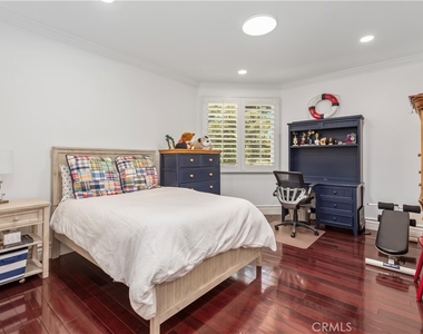 5267 Newcastle - Photo Thumbnail 16