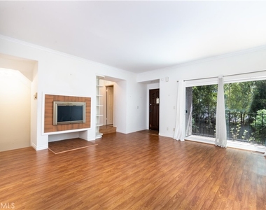 12416 Magnolia Boulevard - Photo Thumbnail 2