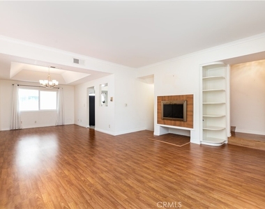 12416 Magnolia Boulevard - Photo Thumbnail 3