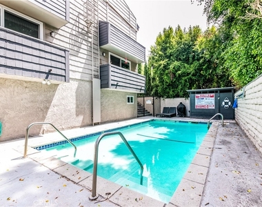 12416 Magnolia Boulevard - Photo Thumbnail 20