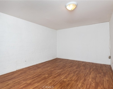 12416 Magnolia Boulevard - Photo Thumbnail 16