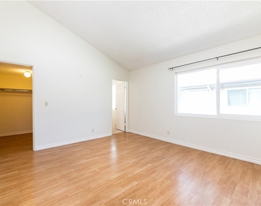 12416 Magnolia Boulevard - Photo Thumbnail 10