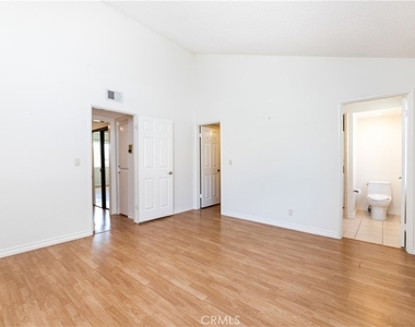 12416 Magnolia Boulevard - Photo Thumbnail 9
