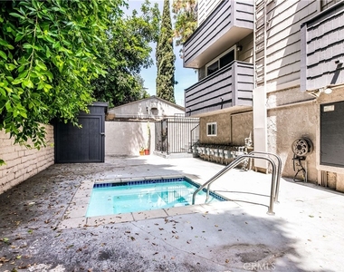 12416 Magnolia Boulevard - Photo Thumbnail 24