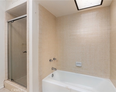 12416 Magnolia Boulevard - Photo Thumbnail 15