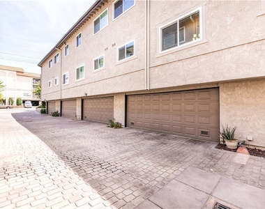 12416 Magnolia Boulevard - Photo Thumbnail 23